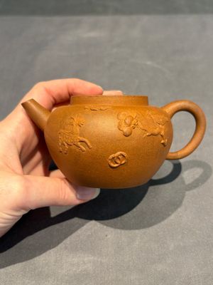 Two Chinese Yixing stoneware teapots, Zheng He 正和 mark, Kangxi and later — foto 11