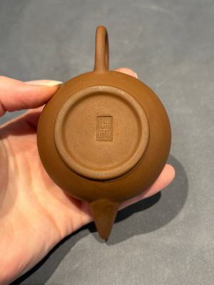 Two Chinese Yixing stoneware teapots, Zheng He 正和 mark, Kangxi and later — foto 7