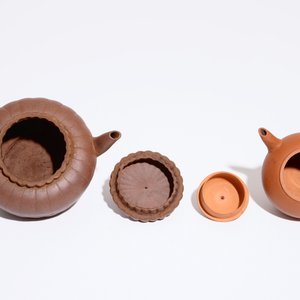 Two Chinese Yixing teapots and cover, 19/20th C. — photo 6