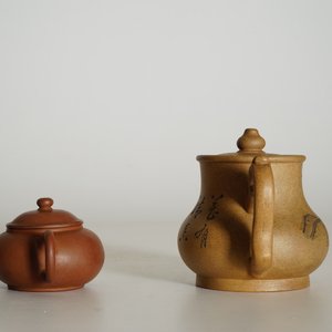 Two Chinese Yixing teapots and covers, 19th C. — 照片 13