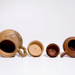 Two Chinese Yixing teapots and covers, 19th C. — 照片 6