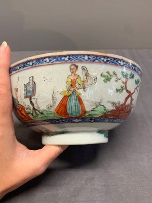 Two Dutch-decorated Chinese blue and white bowls with figures and landscapes, Qianlong — 照片 13