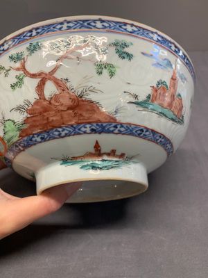 Two Dutch-decorated Chinese blue and white bowls with figures and landscapes, Qianlong — 照片 15