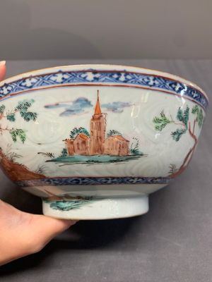 Two Dutch-decorated Chinese blue and white bowls with figures and landscapes, Qianlong — 照片 16