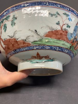 Two Dutch-decorated Chinese blue and white bowls with figures and landscapes, Qianlong — 照片 18