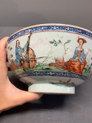 Two Dutch-decorated Chinese blue and white bowls with figures and landscapes, Qianlong — 照片 20