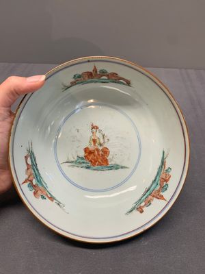 Two Dutch-decorated Chinese blue and white bowls with figures and landscapes, Qianlong — 照片 21