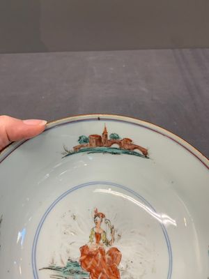 Two Dutch-decorated Chinese blue and white bowls with figures and landscapes, Qianlong — 照片 22
