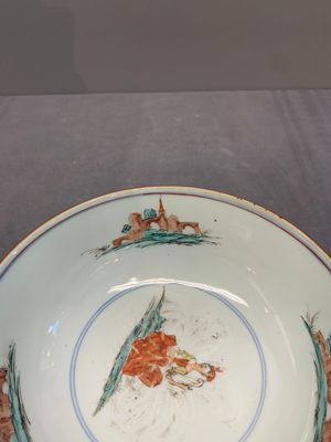 Two Dutch-decorated Chinese blue and white bowls with figures and landscapes, Qianlong — 照片 24