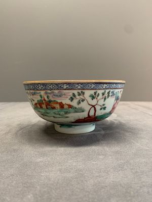Two Dutch-decorated Chinese blue and white bowls with figures and landscapes, Qianlong — 照片 3