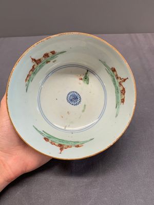 Two Dutch-decorated Chinese blue and white bowls with figures and landscapes, Qianlong — 照片 9