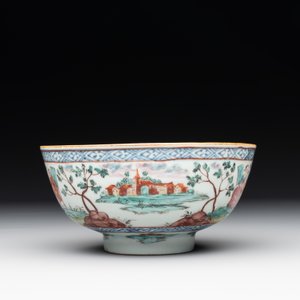 Two Dutch-decorated Chinese blue and white bowls with figures and landscapes, Qianlong — 照片 5