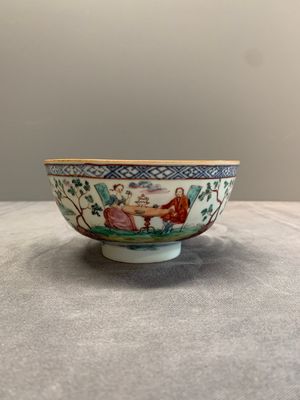 Two Dutch-decorated Chinese blue and white bowls with figures and landscapes, Qianlong — photo 1