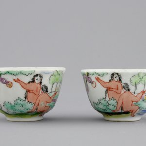 Two Dutch-decorated Chinese porcelain cups and saucers depicting Adam and Eve, ca. 1730 — photo 4