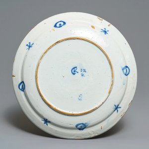 Two Dutch Delft blue and white chinoiserie dishes, 17/18th C. — 照片 3