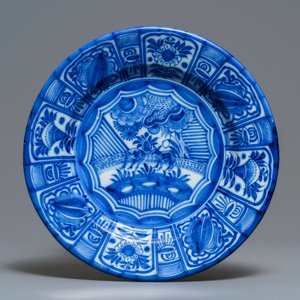 Two Dutch Delft blue and white chinoiserie dishes, late 17th C. — 照片 4
