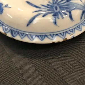 Two Dutch Delft blue and white chinoiserie teapots, 18th C. — 照片 14