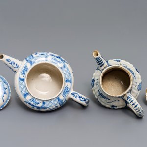 Two Dutch Delft blue and white chinoiserie teapots, 18th C. — 照片 6