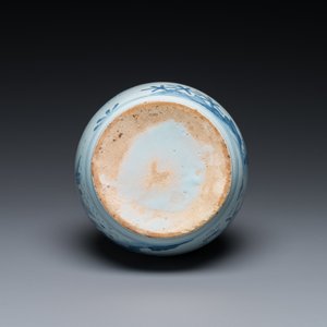 Two Dutch Delft blue and white chinoiserie vases and a deep salad bowl, 17/18th C. — photo 12