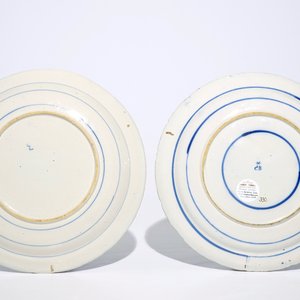Two Dutch Delft blue and white dishes and two plates, early 18th C. — 照片 3