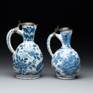 Two Dutch Delft blue and white jugs with pewter lids, 17/18th C. — photo 1