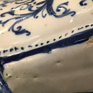 Two Dutch Delft blue and white models of slippers, one dated 1708, 18th C. — 照片 20