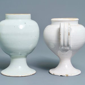 Two Dutch Delft blue and white pharmacy wet drug jars, 18th C. — 照片 3