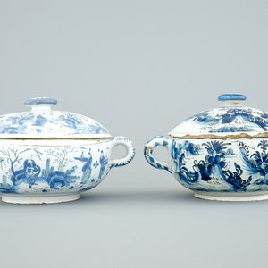 Two Dutch Delft blue and white spiced wine bowls and covers, late 17th C. — photo 2