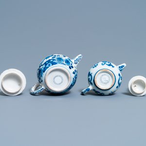 Two Dutch Delft blue and white teapots and covers, 18th C. — 照片 7