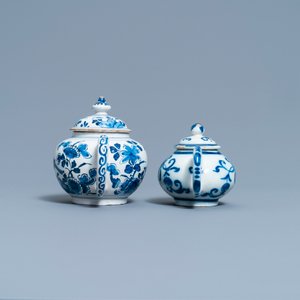 Two Dutch Delft blue and white teapots and covers, 18th C. — 照片 3