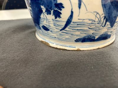 Two Dutch Delft blue and white vases with birds near blossoming branches, 18th C. — 照片 6