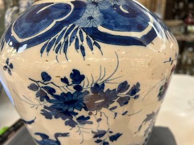 Two Dutch Delft blue and white vases with birds near blossoming branches, 18th C. — 照片 7