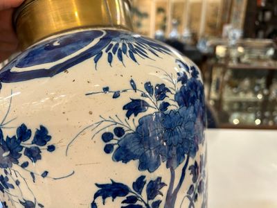 Two Dutch Delft blue and white vases with birds near blossoming branches, 18th C. — 照片 8