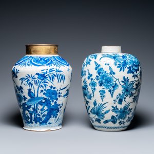 Two Dutch Delft blue and white vases with birds near blossoming branches, 18th C. — 照片 3