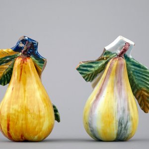Two Dutch Delft models of pears, 18 and 19th C. — 照片 2