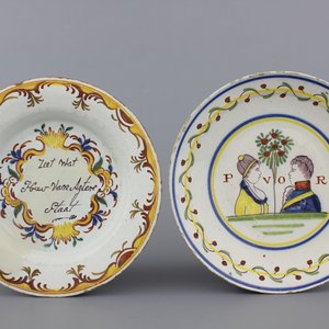 Two Dutch Delft polychrome plates, one with double royal portrait 18th C. — photo 1