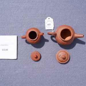 Two Dutch Delft redware teapots and covers, ca. 1700 — 照片 10
