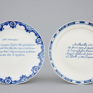 Two Dutch Delft text plates for the French market, 18th C. — photo 1