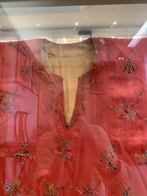 Two embroidered silk and cotton robes for the Straits or Peranakan market, Southeast Asia, 20th C. — photo 5