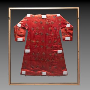 Two embroidered silk and cotton robes for the Straits or Peranakan market, Southeast Asia, 20th C. — photo 5