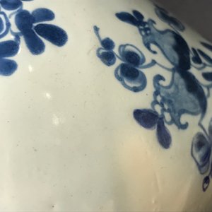 Two English Delftware bottle vases and a bowl, 18th C. — photo 13