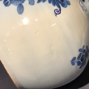 Two English Delftware bottle vases and a bowl, 18th C. — photo 16