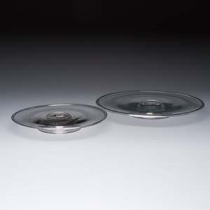 Two English low glass pedestal tazze, 17th C. — foto 1