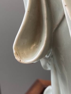 Two exceptionally tall Chinese white-glazed sculptures of Luohan, Qianlong/Jiaqing — photo 12