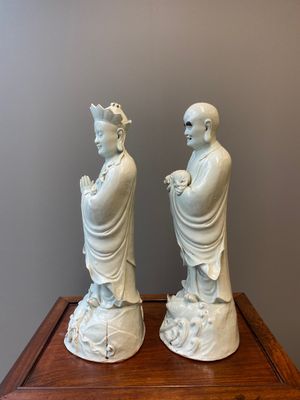 Two exceptionally tall Chinese white-glazed sculptures of Luohan, Qianlong/Jiaqing — photo 2
