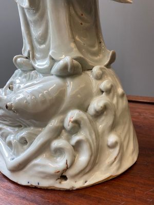 Two exceptionally tall Chinese white-glazed sculptures of Luohan, Qianlong/Jiaqing — photo 22