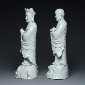 Two exceptionally tall Chinese white-glazed sculptures of Luohan, Qianlong/Jiaqing — photo 3