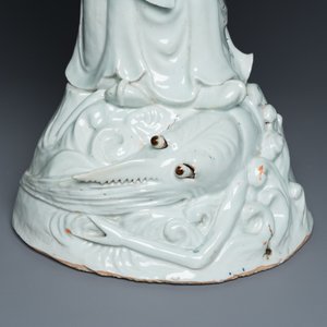 Two exceptionally tall Chinese white-glazed sculptures of Luohan, Qianlong/Jiaqing — photo 9