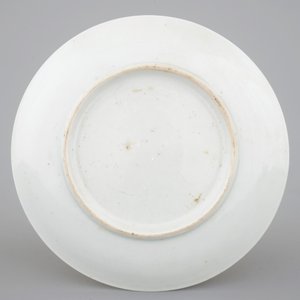 Two fine and rare Chinese porcelain famille rose saucers, Yongzheng, 1722-1735 — foto 3