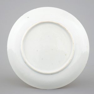 Two fine and rare Chinese porcelain famille rose saucers, Yongzheng, 1722-1735 — foto 5